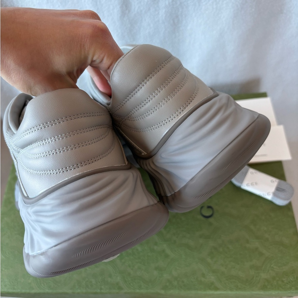 New Gucci Men's sz 9.5 GG Ripple Lace-Up Sneakers Gray leather silver $1290 - Picture 5 of 8